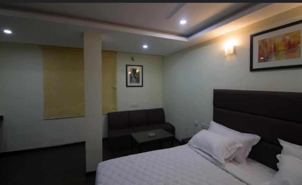 Ample Yard Hotel Chennai Eksteriør billede