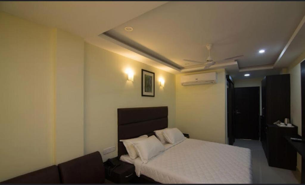 Ample Yard Hotel Chennai Eksteriør billede