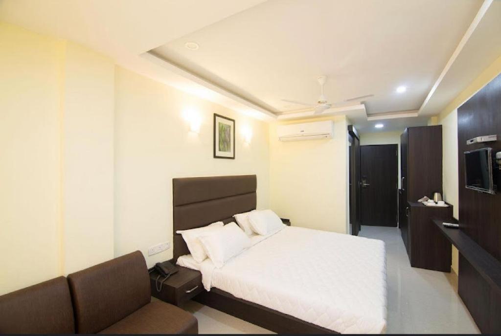 Ample Yard Hotel Chennai Eksteriør billede