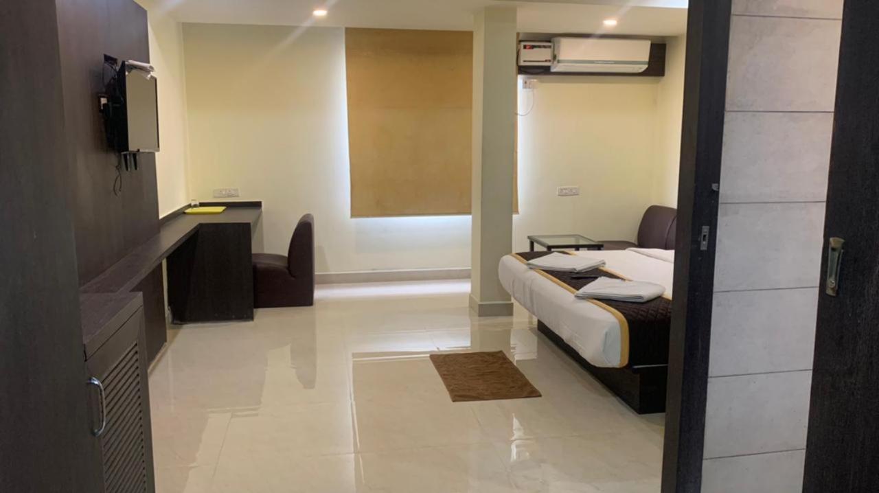 Ample Yard Hotel Chennai Eksteriør billede